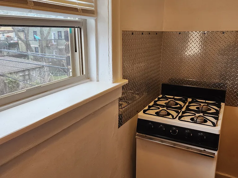 1615 W Canfield St #207 — Photo 11