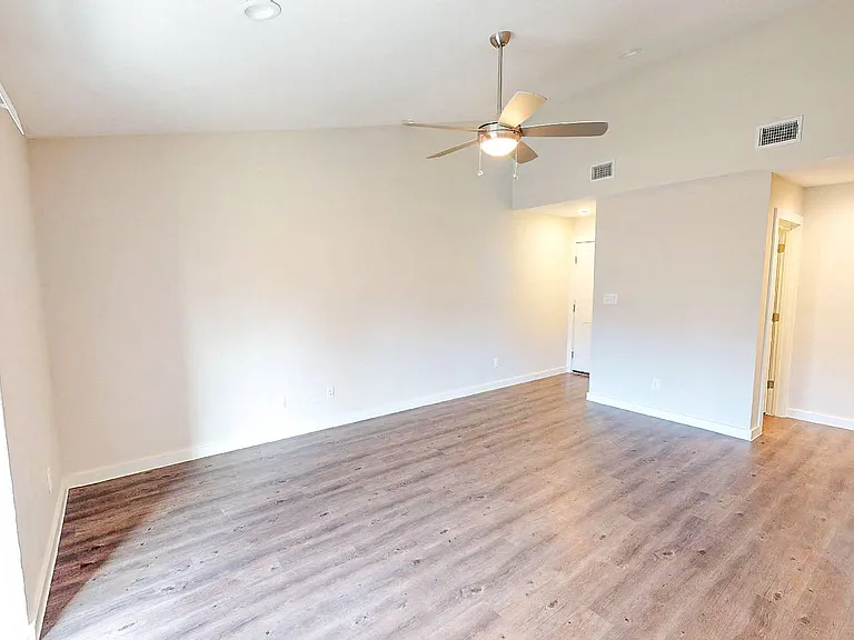 Mosswood Apartments — Photo 3