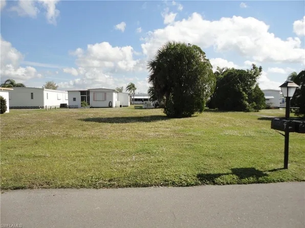151 Siesta Ln, Fort Myers, FL 33905