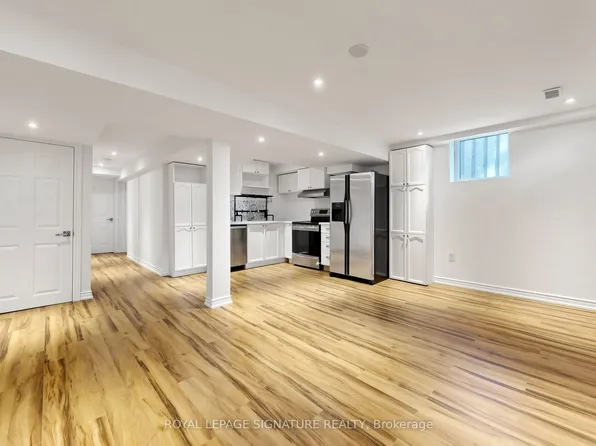 218 Paxton Cres #Basement, Newmarket, ON L3X 2C4