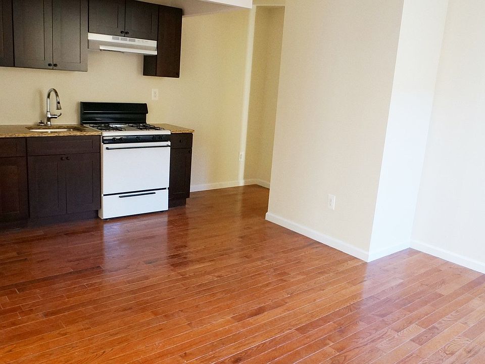 2nd image of 666 Courtlandt Ave APT 2F