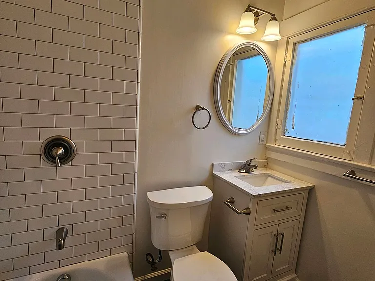 1058 Molino Ave — Photo 10