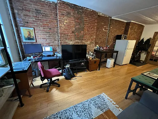 Rented by Delmark Realty LLC | media 21