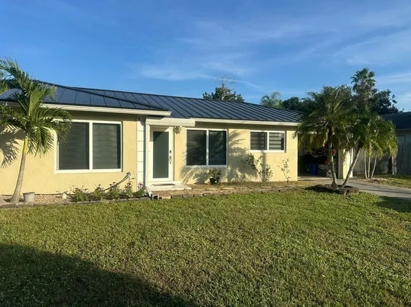108 Swan Parkway E, Royal Palm Beach, FL 33411