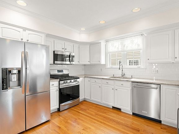5th image of 55 Wompatuck Rd