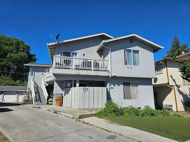 969 Temple Dr #2 — Photo 1