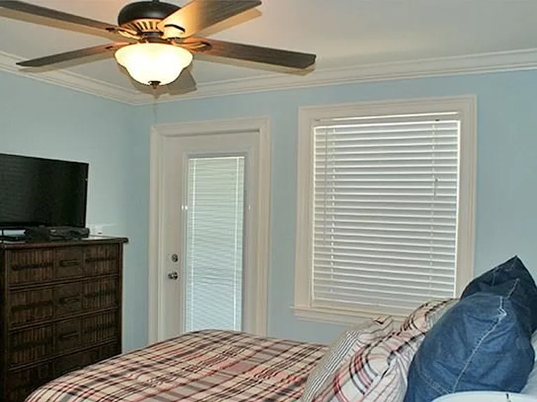 1065 Gulf Shore Blvd N #416 — Photo 14