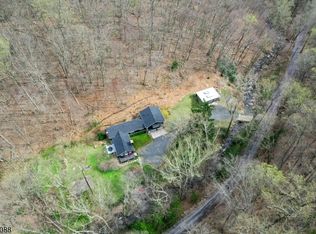 8 Boulder Hill Rd, Califon, NJ 07830