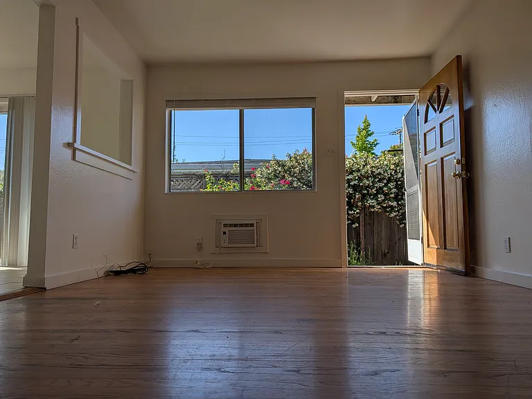 411 E St #411 — Photo 16