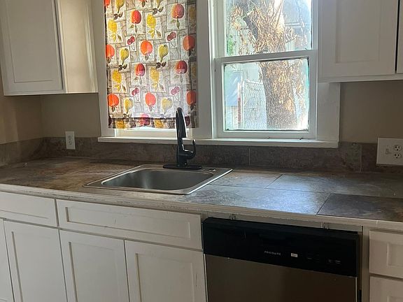 5th image of 135 N Columbia Pl