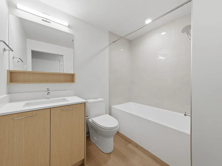 1529 Oxford St — Photo 124