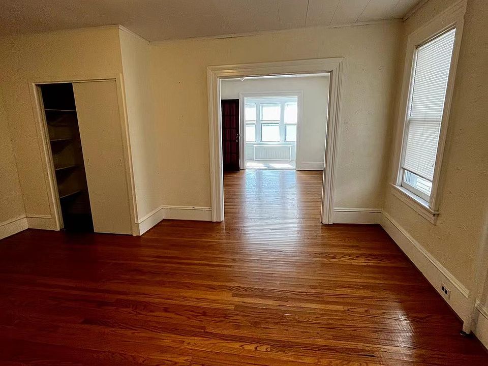 1st image of 1745 Sanderson Ave APT 1