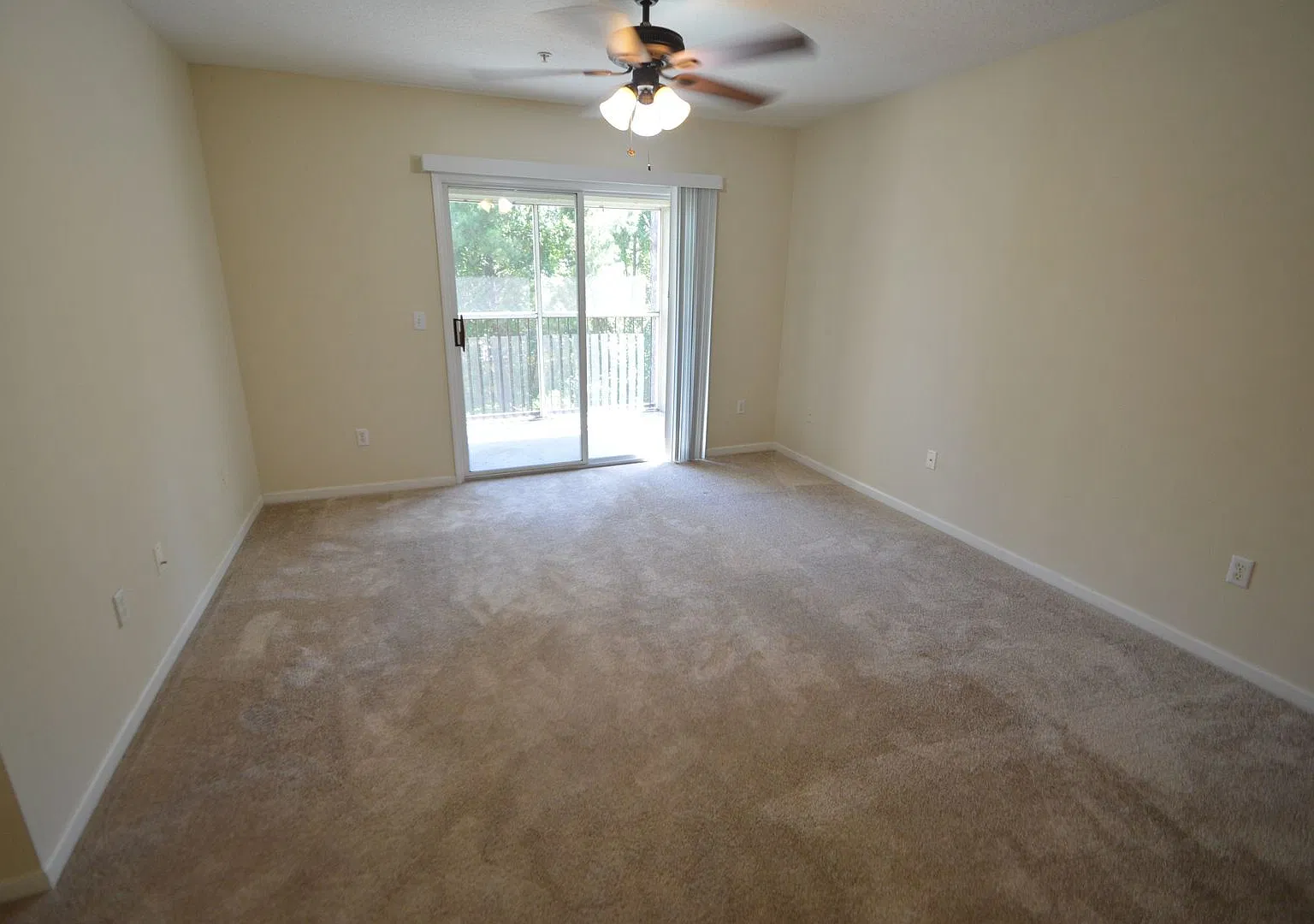Waterford Lakes - Convenient To Ucf, 3rd Floor Available Now! — Photo 2