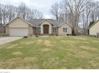 1166 Trails Edge Dr, Hubbard, OH 44425