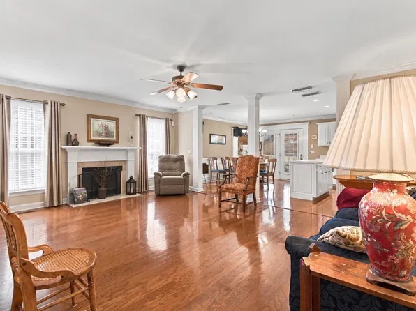 366 Golfview Ct, Murfreesboro, TN 37127