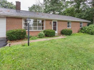 1258 N Colebrook Rd, Manheim, PA 17545