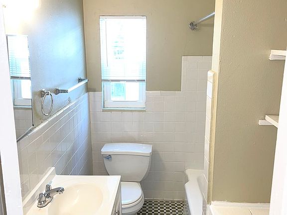 4th image of 801 Grove St N APT 7
