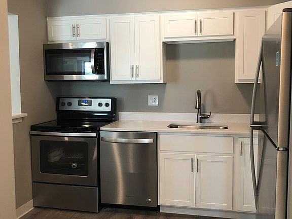 5th image of 904 Cypress Point Dr APT B44