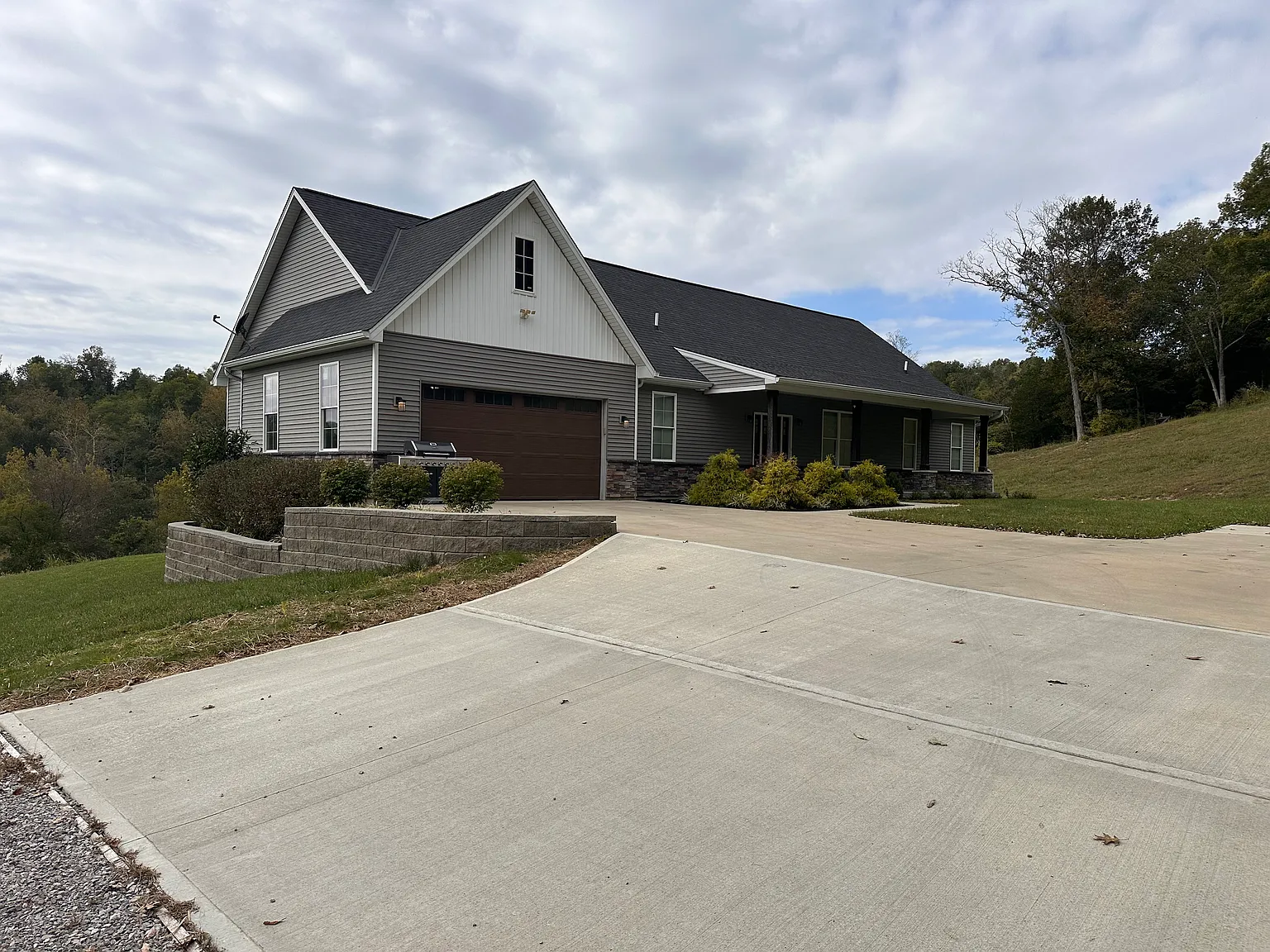 4 bed, 3.5 bath, 4862 sqft, $3,500 — Photo 4