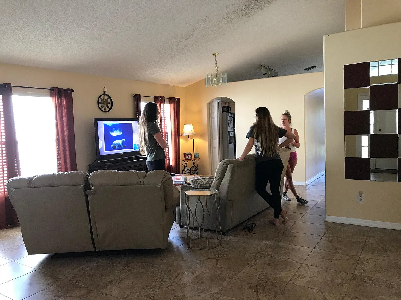 4 bed, 1907 sqft, $2,500 — Photo 2