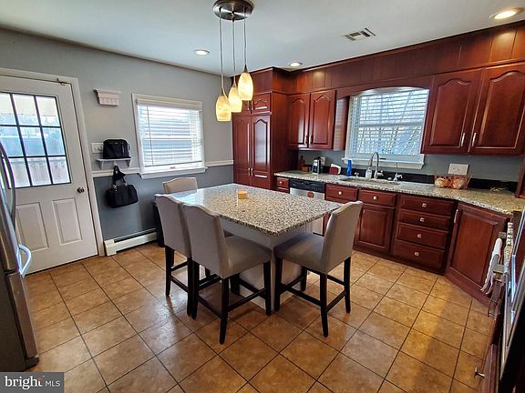 4th image of 310 Laurelwood Dr
