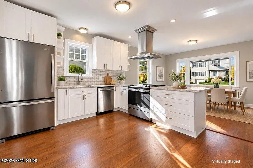 3 bed, 2.0 bath, 1496 sqft, $6,350 — Photo 4