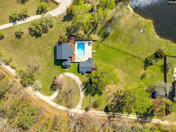 4th image of 391 Park Rd