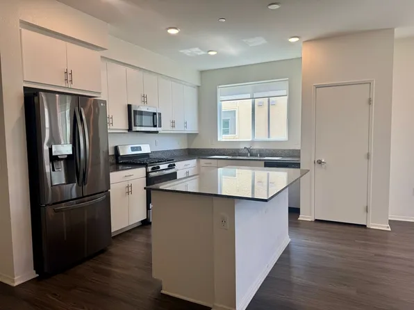 5208 Surfwalk Way, San Diego, CA