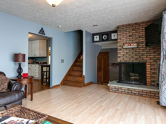 5th image of 44 Glendale Dr