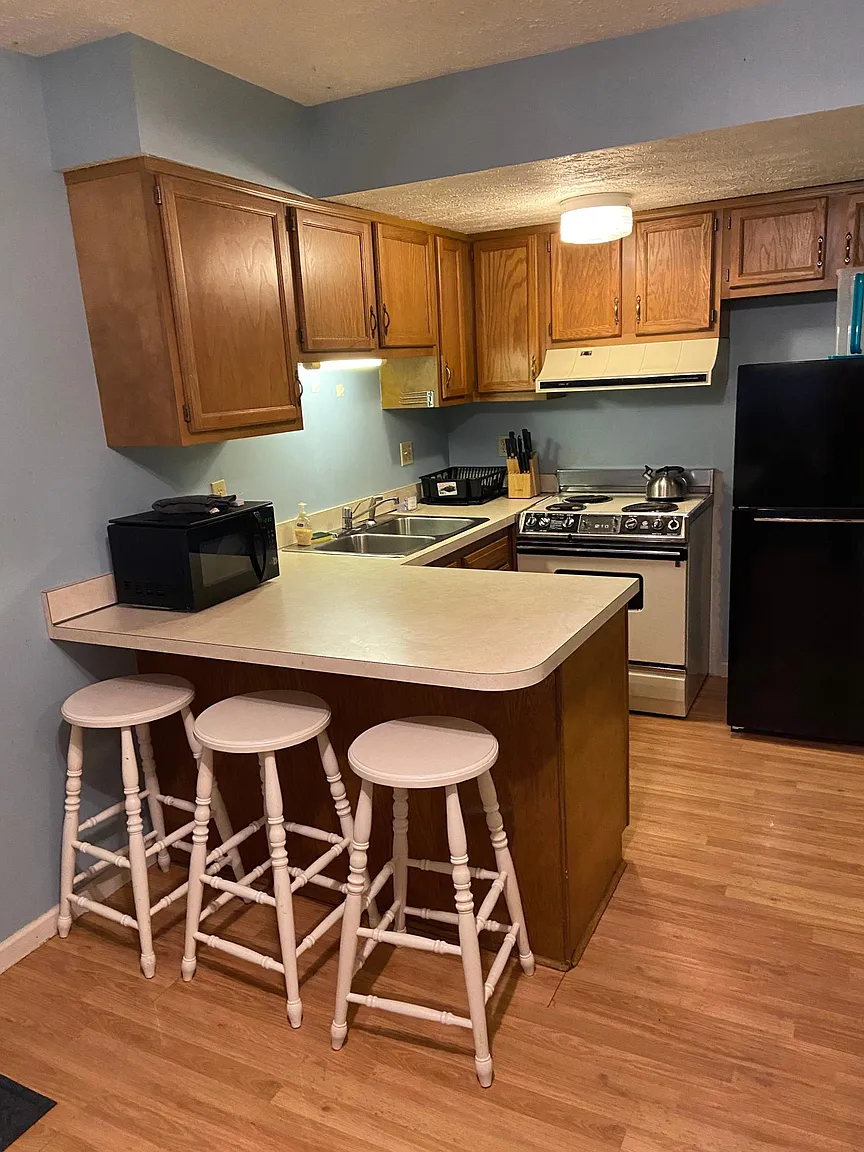 807 Whispering Way photo 1