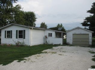 206 W 4th St, Golden, IL 62339