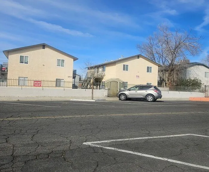 2541 Diamond St #3 — Photo 1