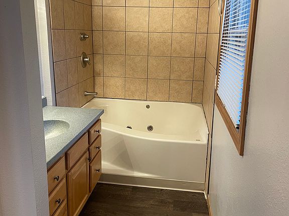 3rd image of 115 Wisconsin St