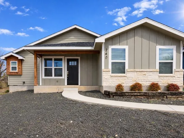 240 Pin Oak Way, Kerrville, TX 78028