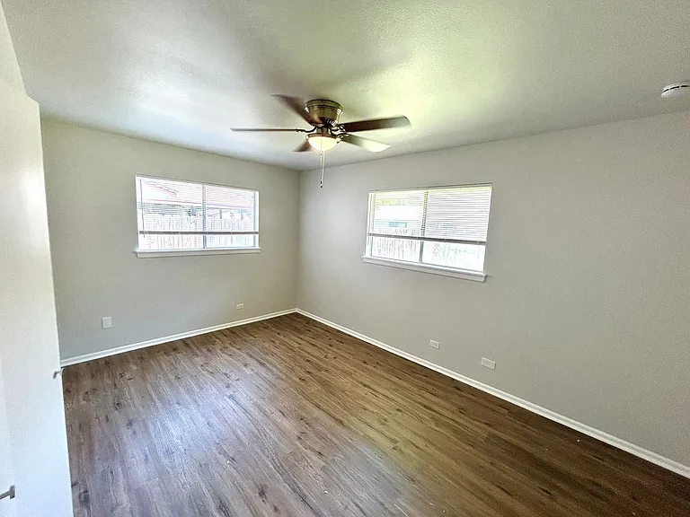 116 Roundtree Dr — Photo 6