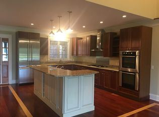 53 Sandy Point Farm Rd APT 4, Portsmouth, RI 02871