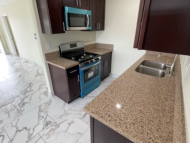 206 Saratoga Ave — Photo 3