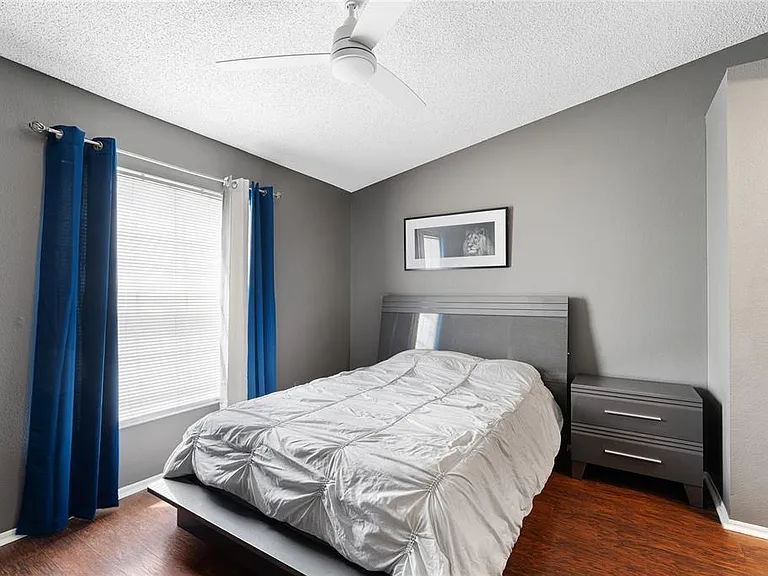 2304 Fletchers Point Cir — Photo 20