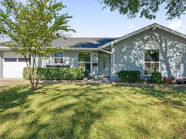 821 E Daugherty Dr — Photo 8