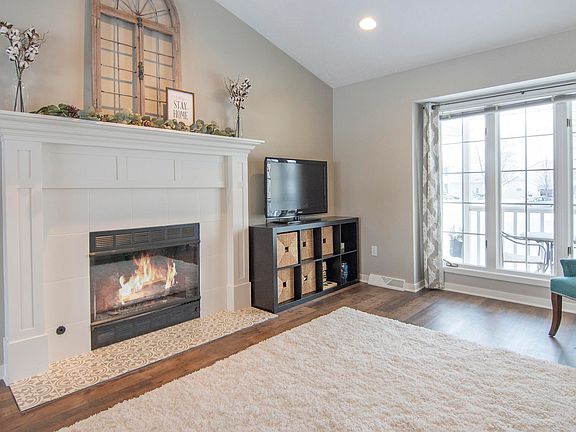 3rd image of 3653 Hillside Dr
