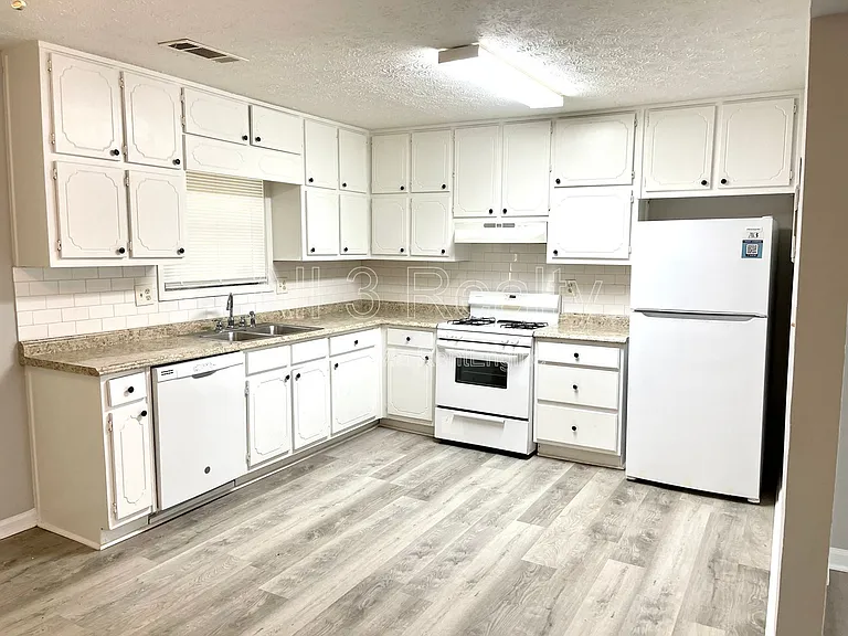 133 Appleton Blvd #B — Photo 8