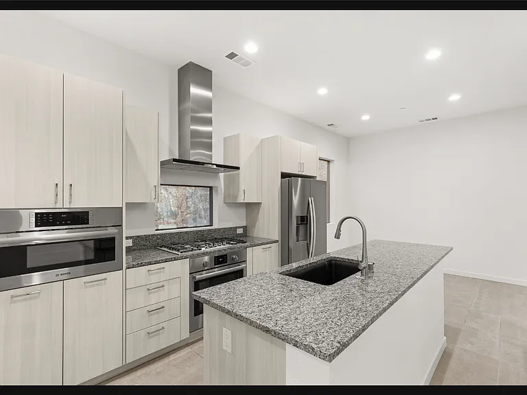 350 Solitude Peak Ln — Photo 15