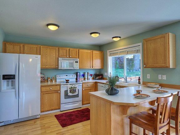 5th image of 32405 McKay Ln