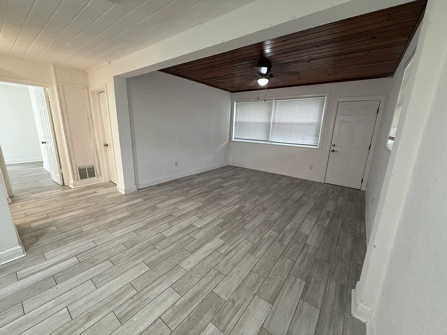 2 bed, 776 sqft, $1,600 — Photo 2