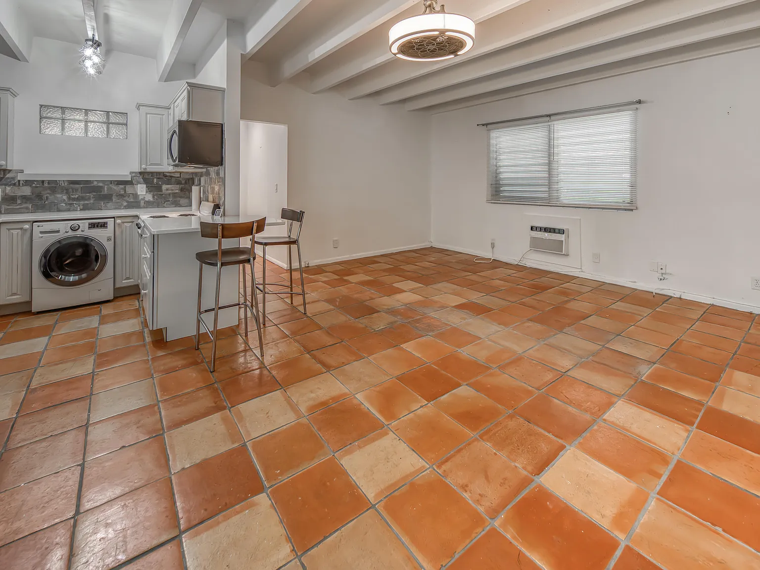 1 bed, 1.0 bath, 681 sqft, $1,650 — Photo 2