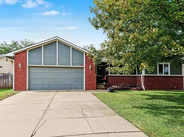 911 N Pine Grove St, Wichita, KS 67212