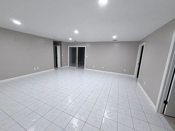 3rd image of 9278 Spring Rd