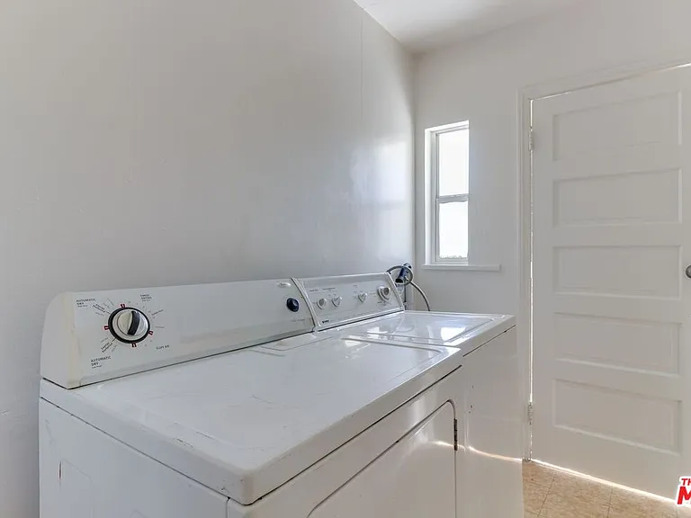 140 S Madison Ave — Photo 21