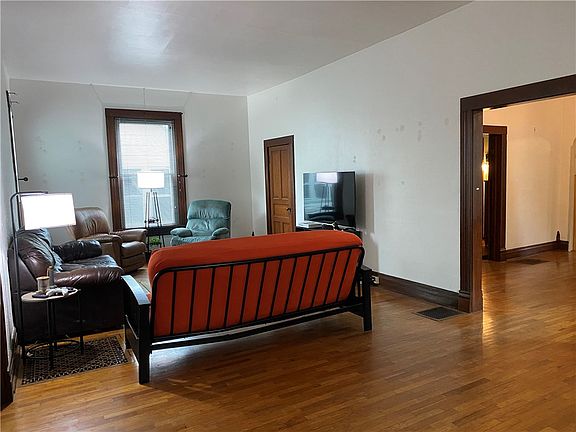 4th image of 111 Jackson Ave