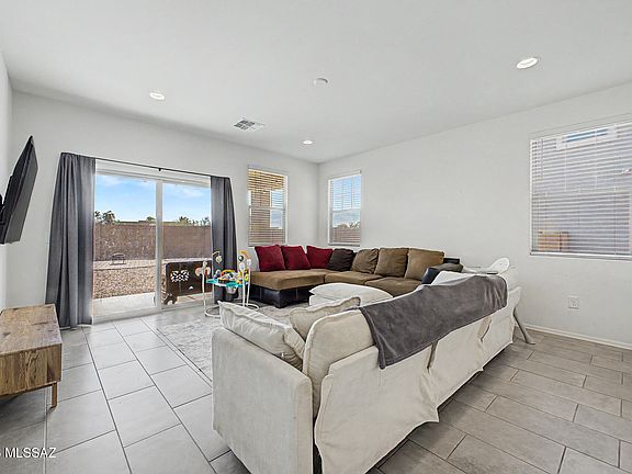 4th image of 425 N Spring Flower Dr